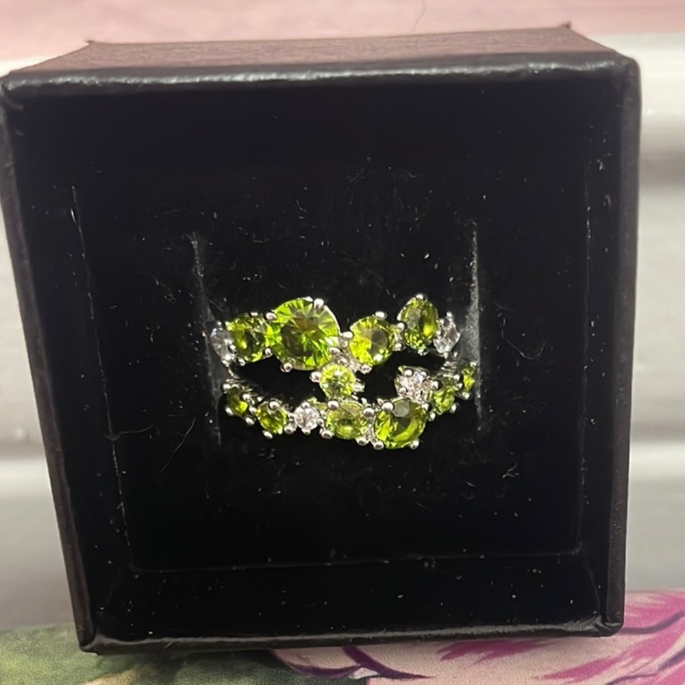 Elegant Silver and Green Gemstone Rings size 6
